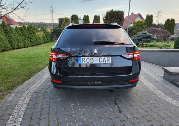 Skoda Superb cena 69900 przebieg: 132306, rok produkcji 2015 z Józefów małe 742